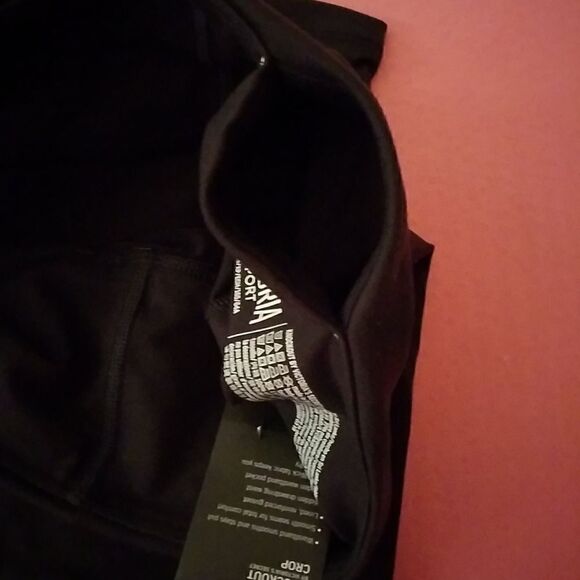 Victoria's secret Knockout crop  - Picture 7 of 7